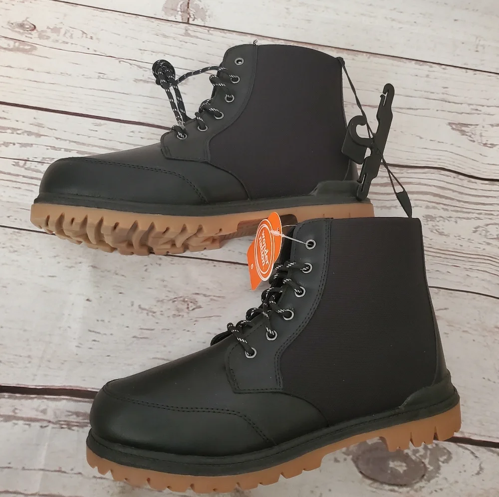 Wonder Nation boy's boots with non-marking outsole black size 6